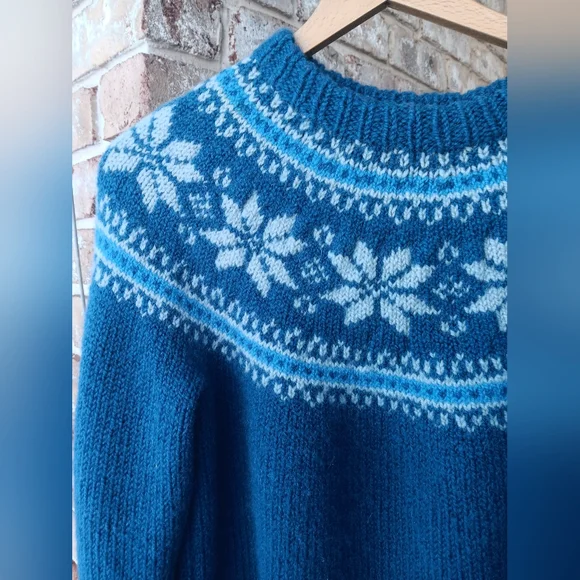 Handknit Wool Snowflake Fair Isle Sweater - Picture 4 of 7